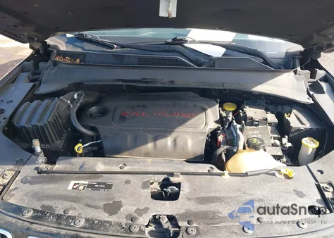 2018 Jeep Compass Latitude 4X4 z USA, uszkodzony, nr VIN 3C4NJDBBXJT485129